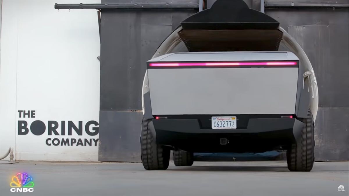 Cybertruck drives inside the tunnel, watch full Jay Leno's Garage Tesla