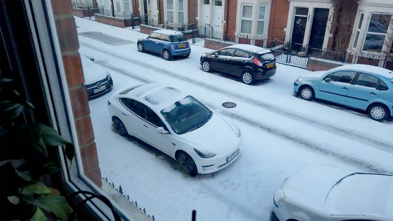 Tesla phone app lets owners remotely melt snow off their cars (video) Tesla Oracle