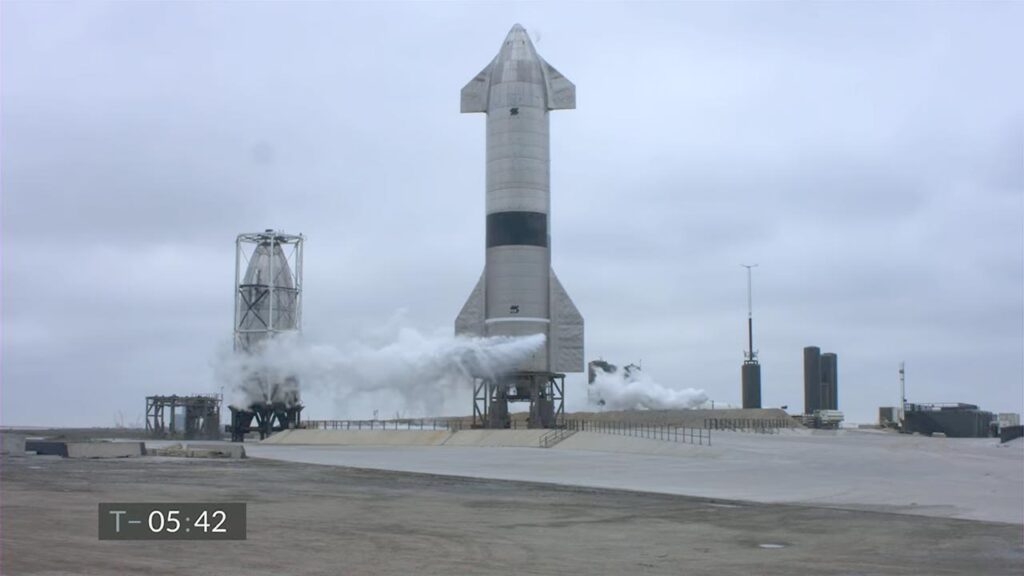 SpaceX Starship SN15 just before the high-altitude flight and landing test.