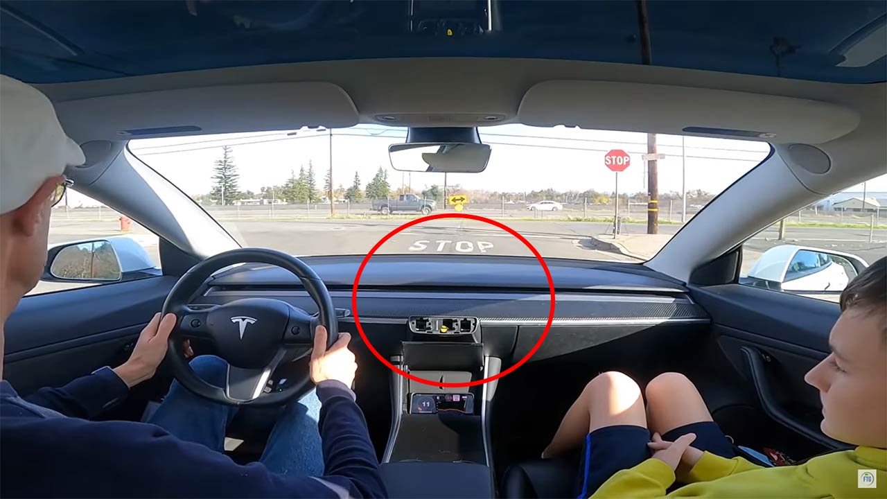 Here's how to drive a Tesla Model 3/Y without the center screen (video