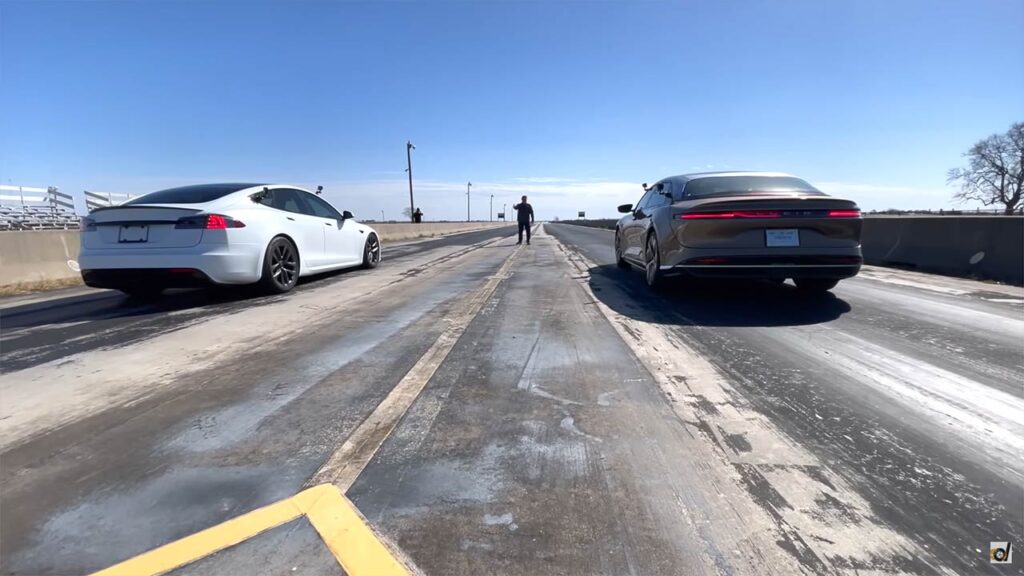 Lucid Air Dream vs. Tesla Model S Plaid drag race.