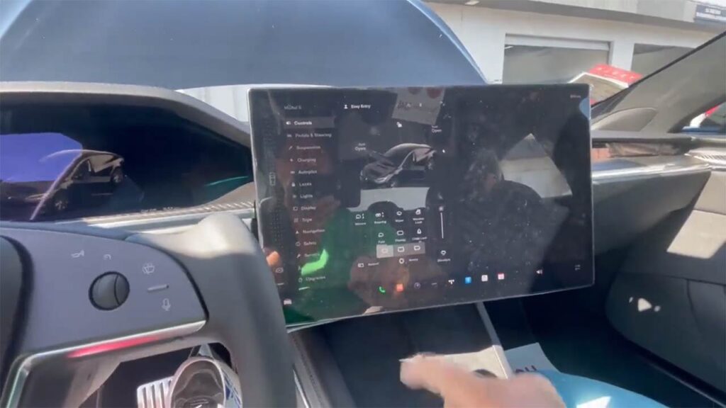 Tilt function added to the Tesla Model S and X center touchscreen.