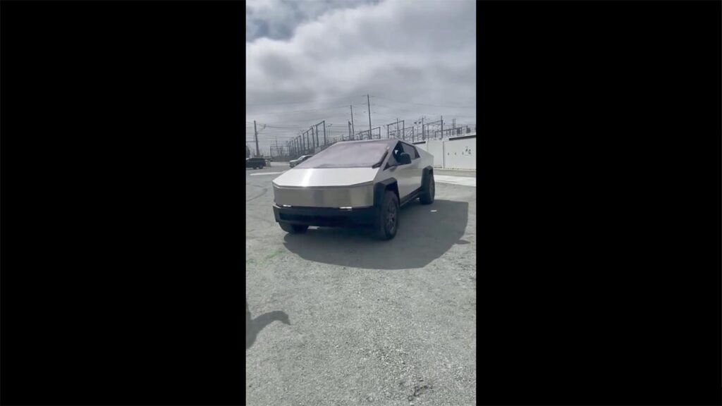 Tesla Cybertruck looks surreal in new video.