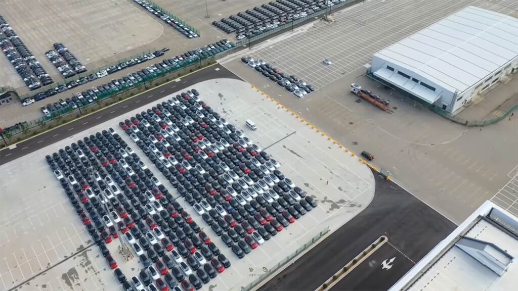 Tesla Model 3 and Model Y leave Gigafactory Shanghai for deliveries to Europe via a vehicle transport vessel Horizon Leader.
