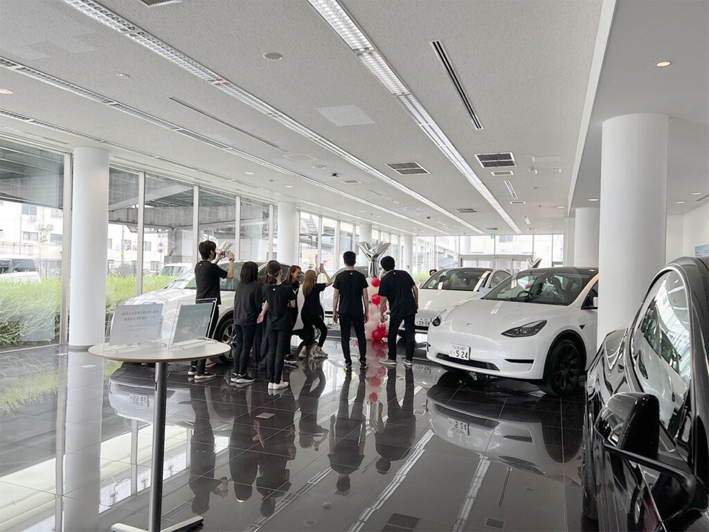 Tesla store in Toyonaka, Japan delivering the 1st batch of Model Y electric SUVs to lucky customers.