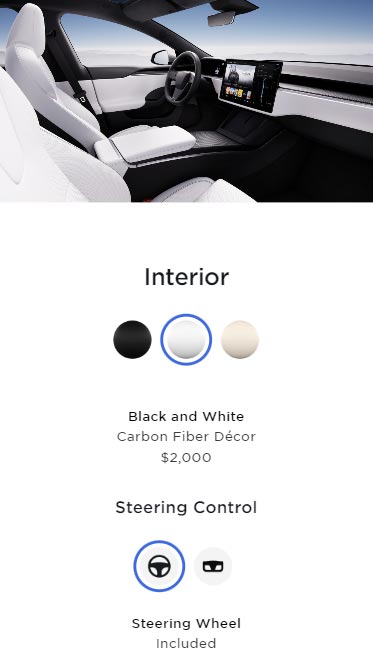 Tesla Model S Plaid steering wheel options (Round and Yoke) in the Tesla online car configurator.