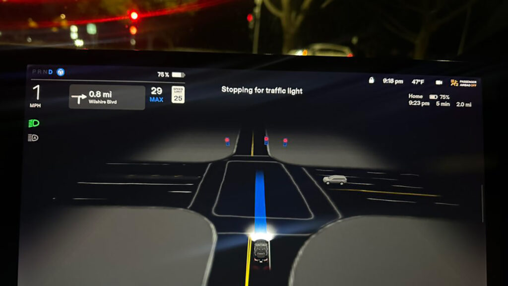 New driving visualizations of Tesla's FSD Beta v11.3 self-driving software. 