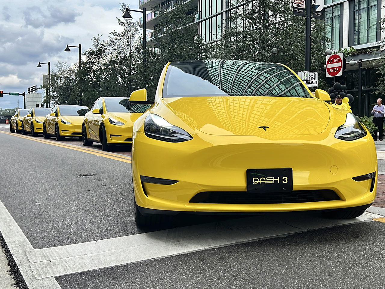 Now you can zip through neighborhoods of Downtown Tampa in Tesla Model Y  SUVs for just $2 a ride - Tesla Oracle
