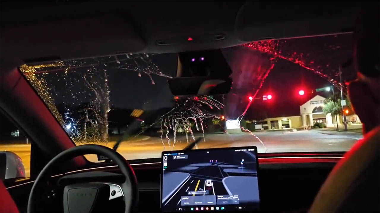 Tesla Robotaxi mode has a special wiper routine focused on FSD camera ...