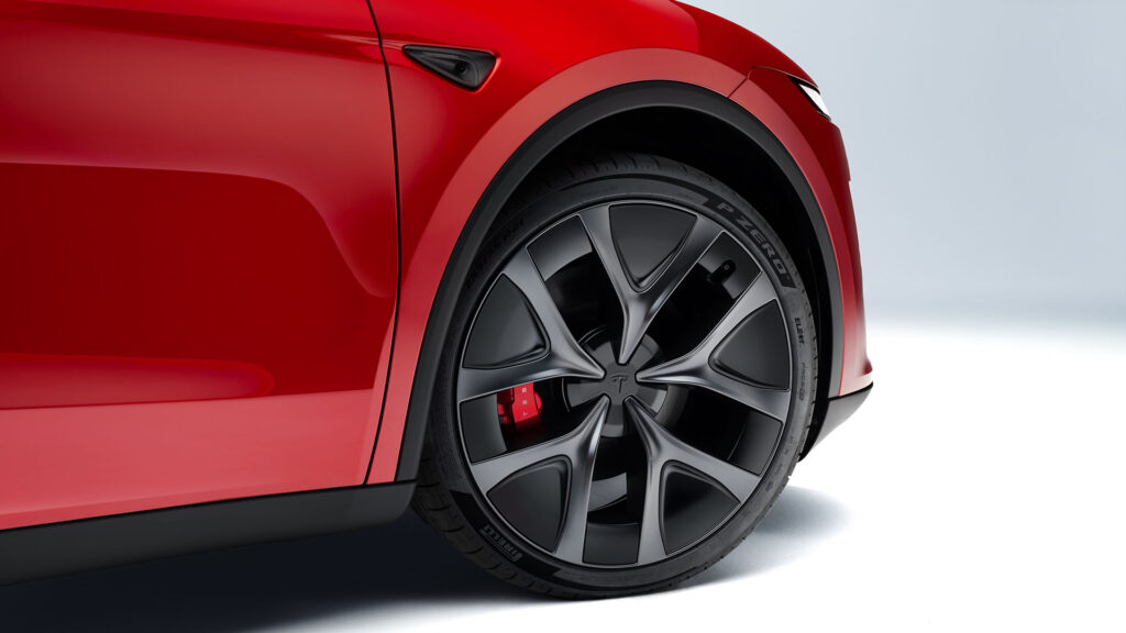The 2025 Tesla Model Y Performance comes with 21" Arachnid 2.0 Wheels with Pirelli P-Zero tires.