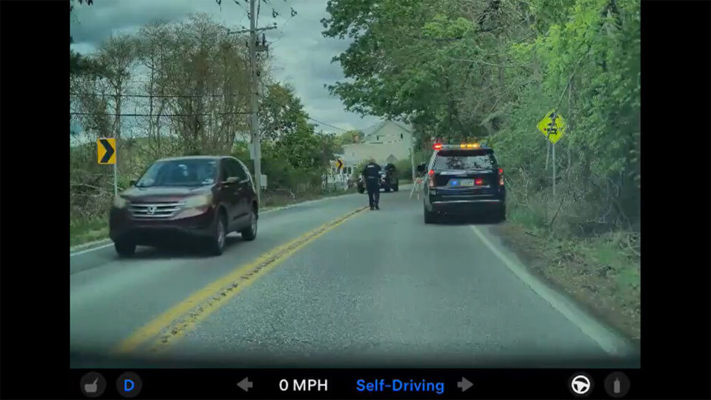 Tesla FSD v14 recognizes hand gestures of the police officer and moves only when he permits.