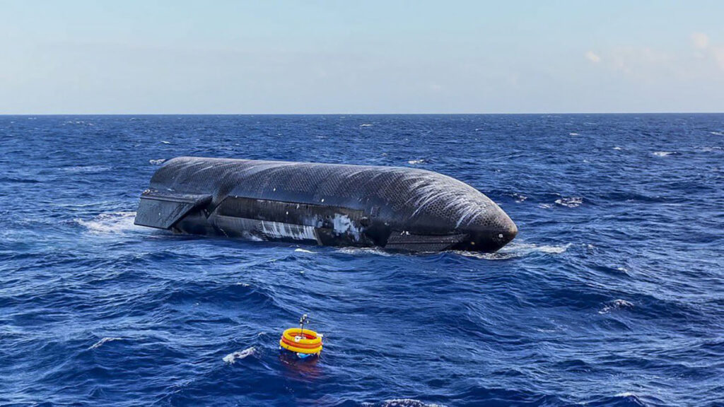 Flight 13 Starship 40 floating on the Indian Ocean even after 100 hours of the splashdown landing.