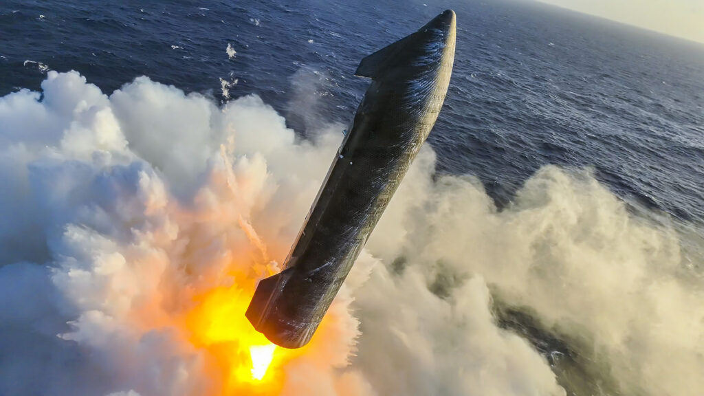 Flight 13 Starship upper stage (Ship 40) going through its final single-engine landing burn just before softly hitting the surface of the ocean.
